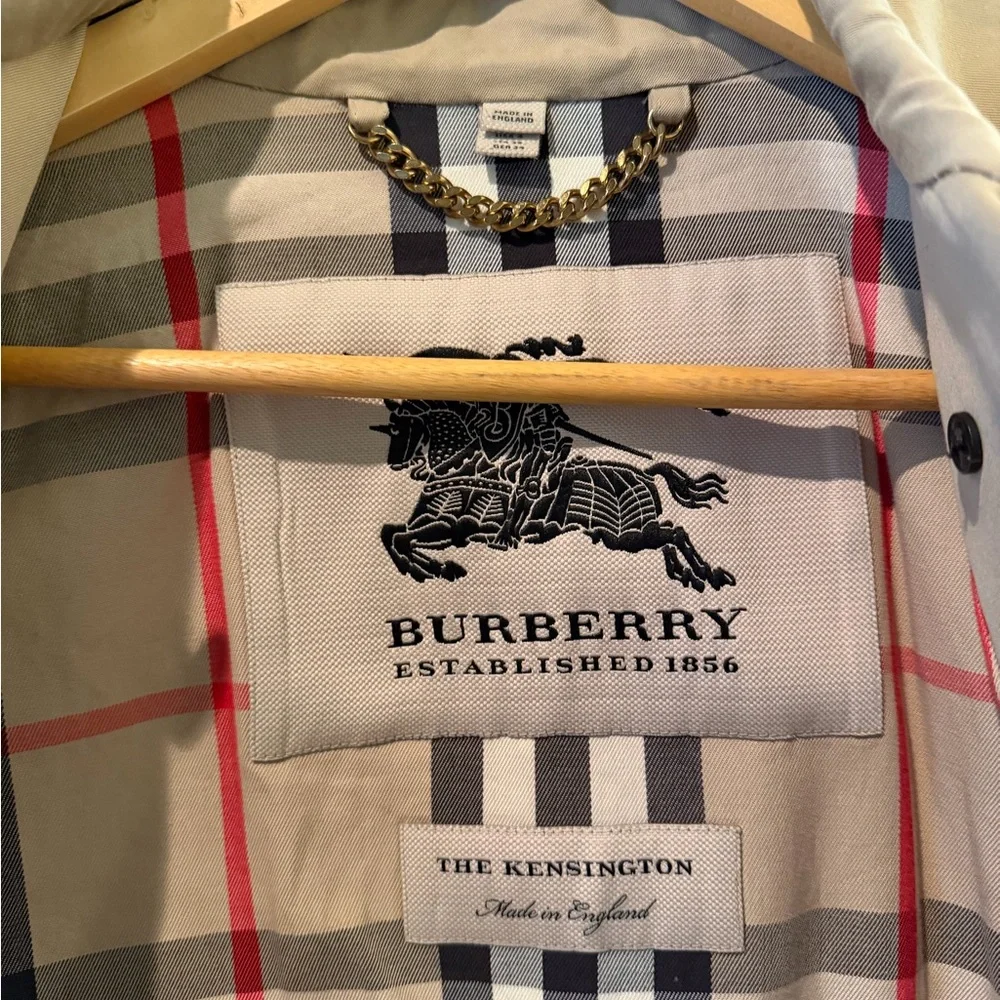 Burberry Beige Double-Breasted Trench Coat with Black Buttons - Picture 2 of 5